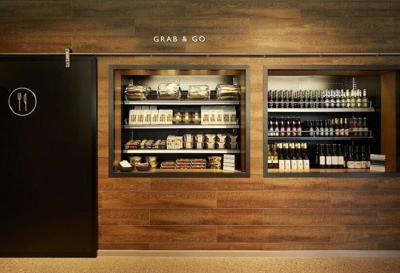 Отель Moxy Berlin Ostbahnhof