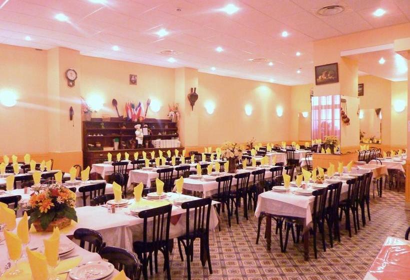 Отель Hôtel Saint Julien