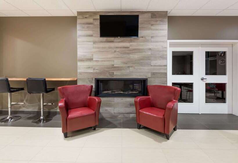 هتل Super 8 By Wyndham Mont Laurier