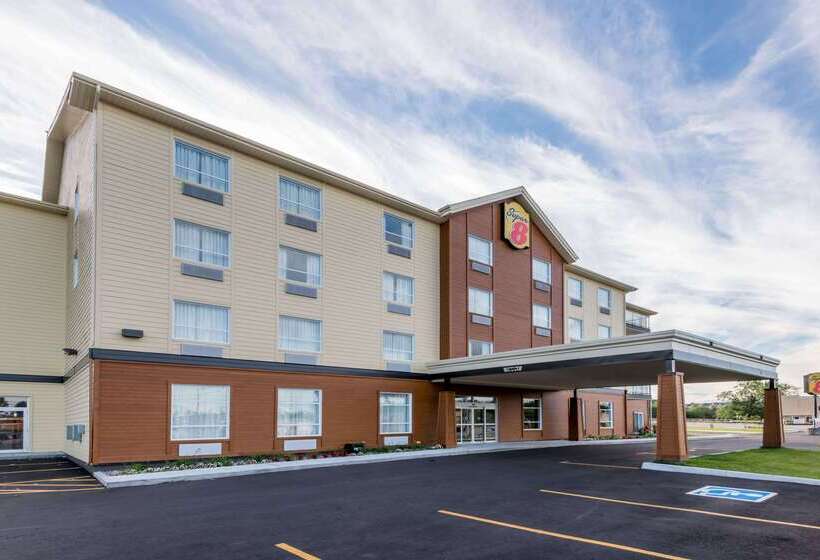 هتل Super 8 By Wyndham Mont Laurier