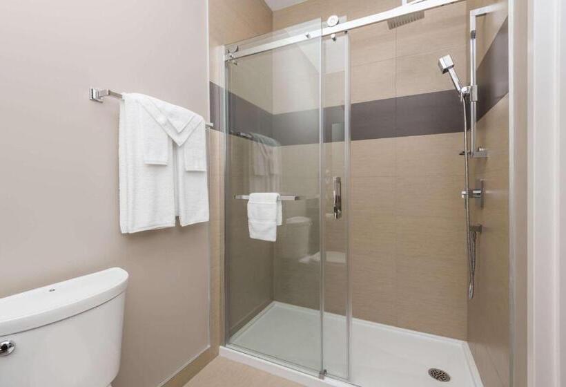 هتل Super 8 By Wyndham Mont Laurier