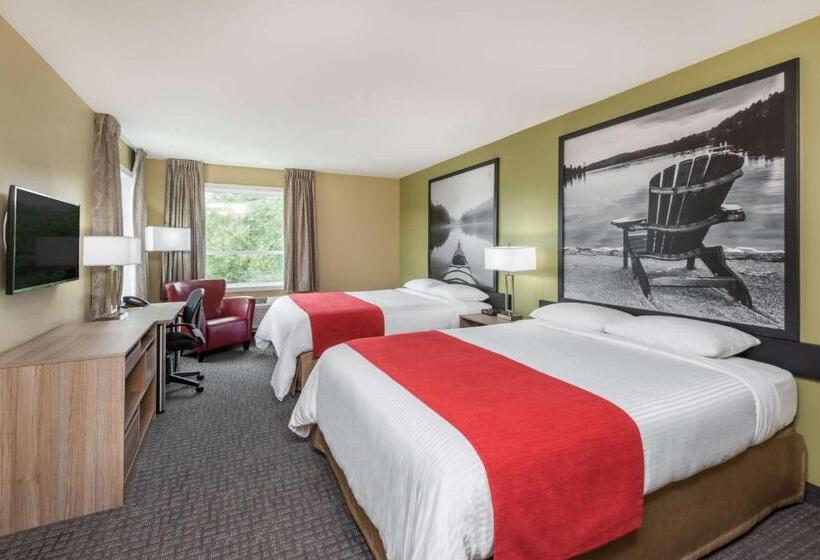 هتل Super 8 By Wyndham Mont Laurier