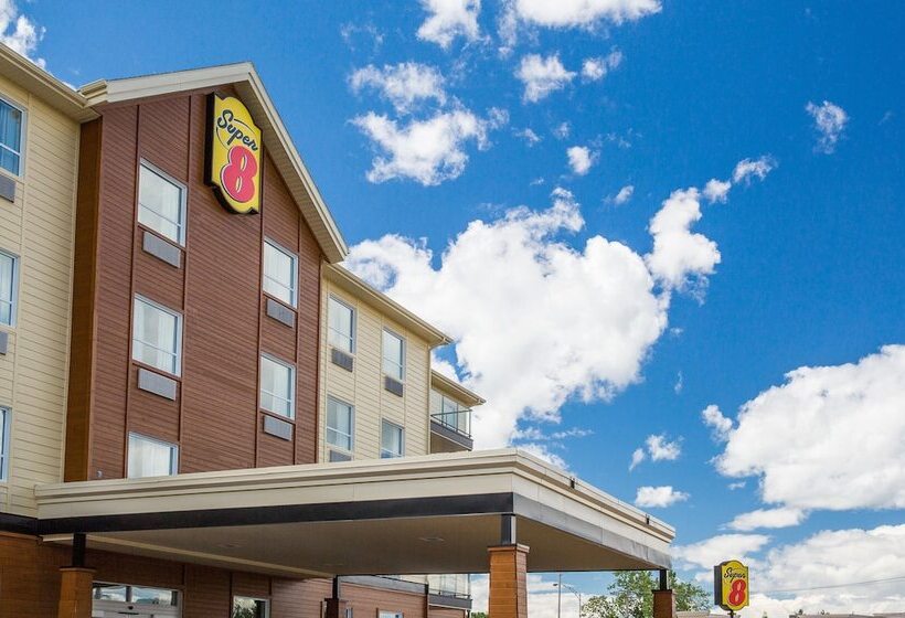 هتل Super 8 By Wyndham Mont Laurier