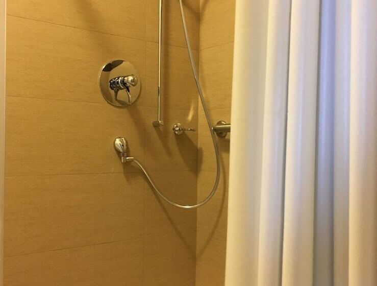 هتل Super 8 By Wyndham Mont Laurier