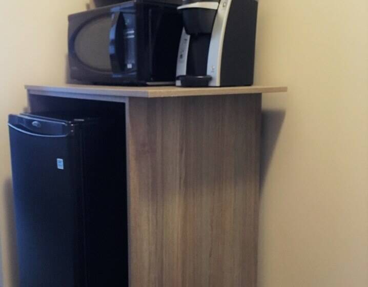 هتل Super 8 By Wyndham Mont Laurier