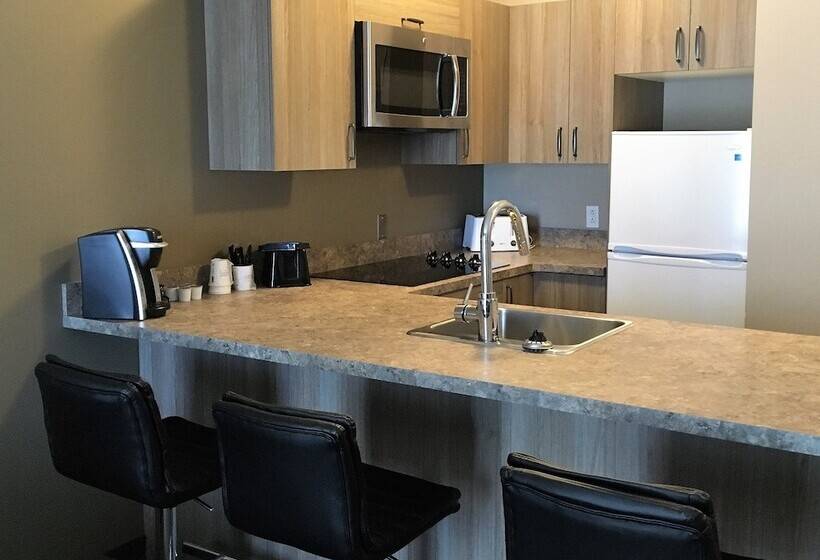 هتل Super 8 By Wyndham Mont Laurier