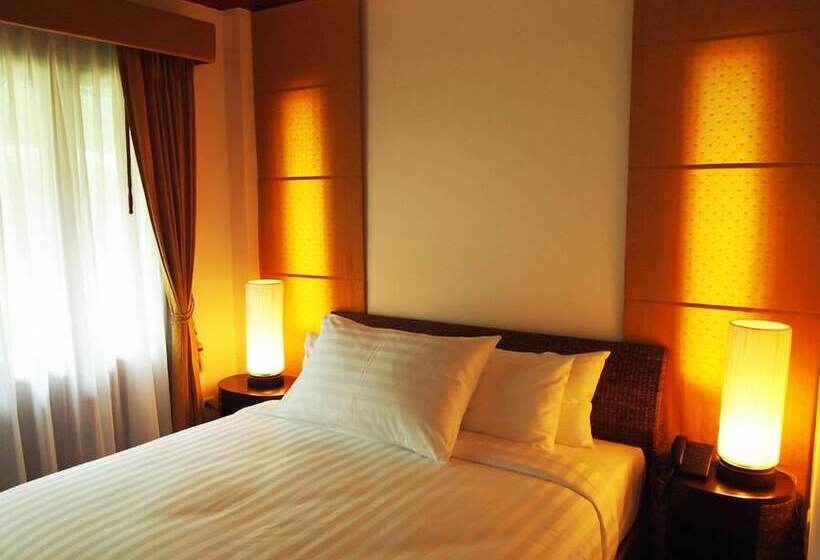 هتل The Chalet Phuket Resort