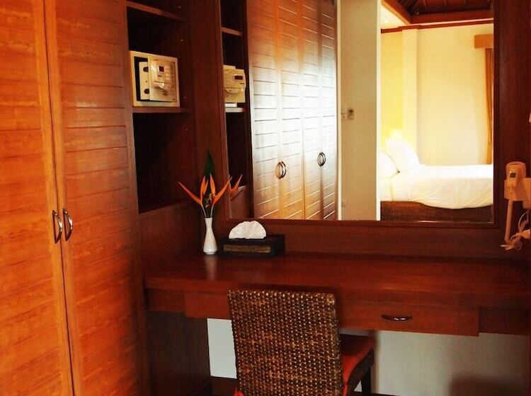 هتل The Chalet Phuket Resort