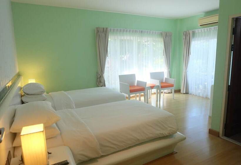هتل The Chalet Phuket Resort