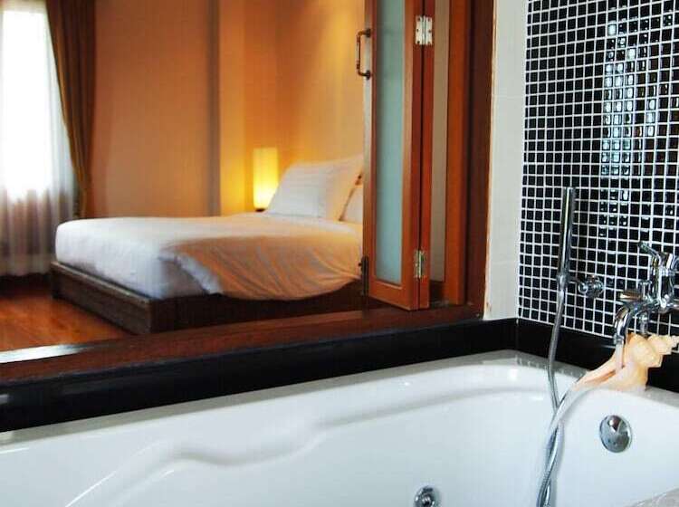 هتل The Chalet Phuket Resort