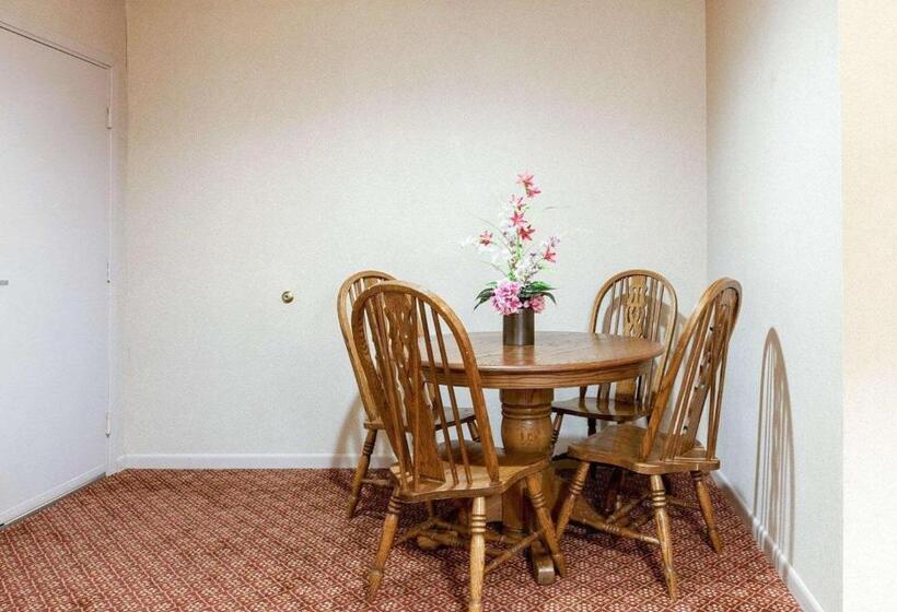مُتل Rodeway Inn