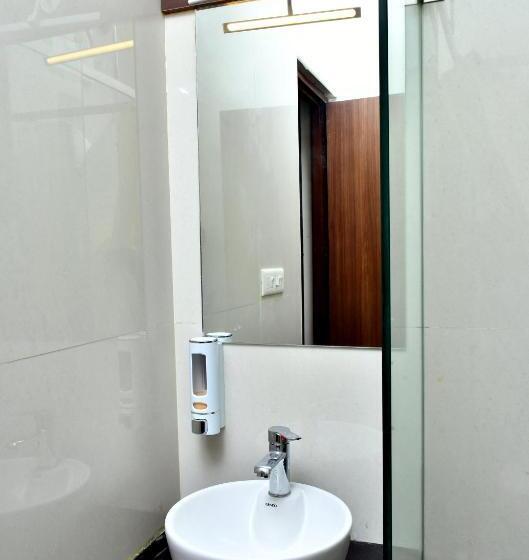 Отель Kailash Residency