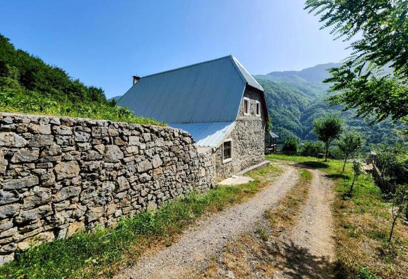 پانسیون Mountain Vista Guesthouse Shkafi