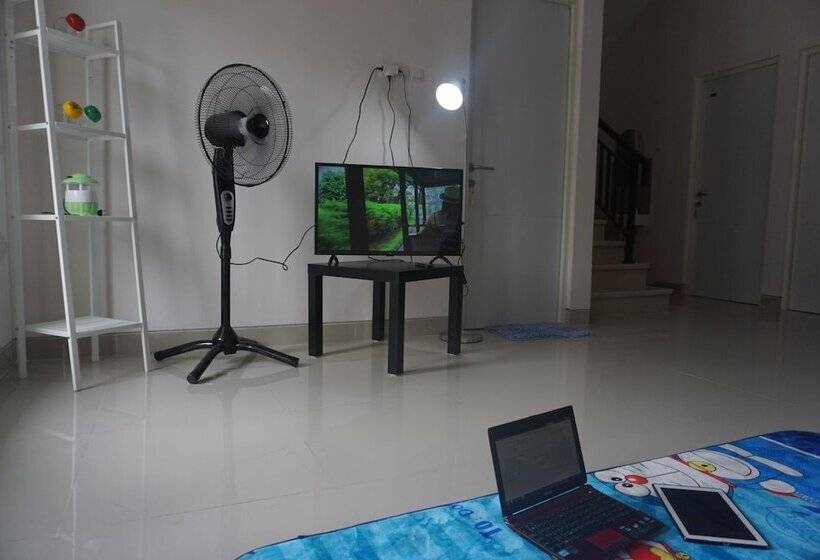پانسیون Surabaya Homey Near Airport