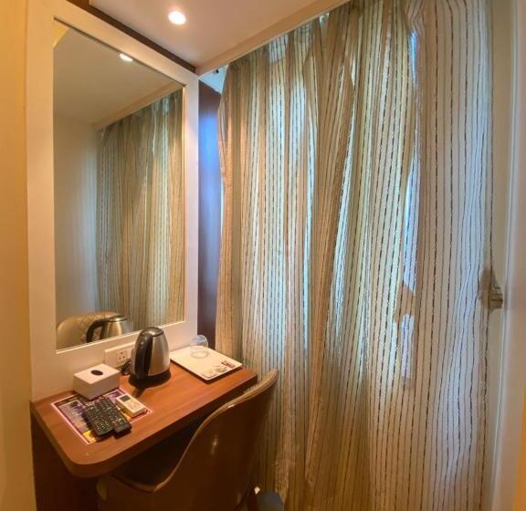 هتل Czar Inn   Vashi Navi Mumbai