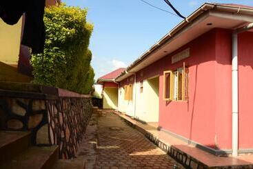 هتل Hoima Breeze
