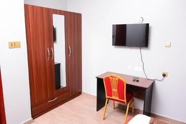هتل Hoima Breeze