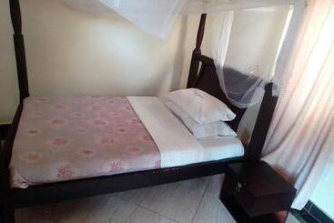 هتل Hoima Breeze