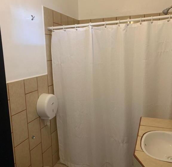 هتل & Hostal Santuario