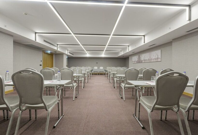 هتل Ramada Encore By Wyndham Istanbul Sisli