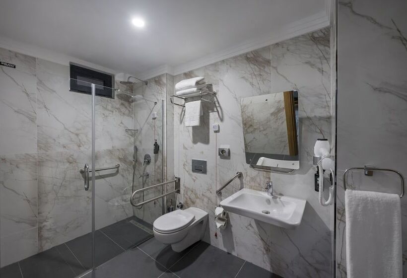 هتل Ramada Encore By Wyndham Istanbul Sisli