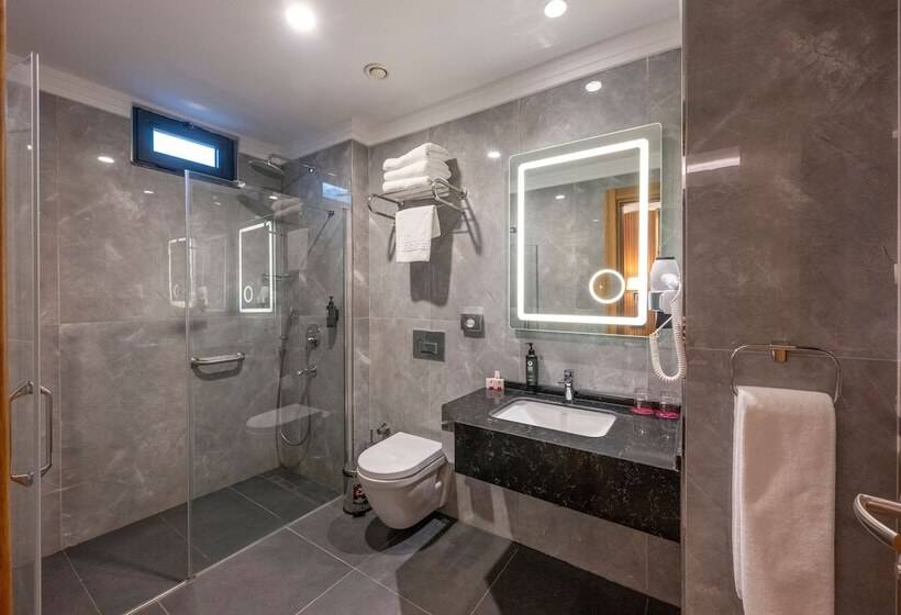هتل Ramada Encore By Wyndham Istanbul Sisli