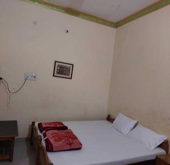 Отель Spot On Mohika Guest House