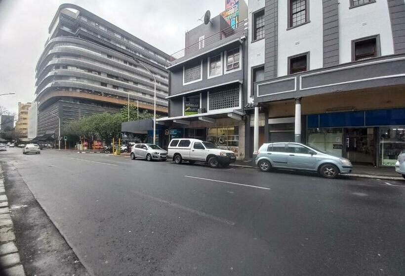 هاستل Home Away On Plein