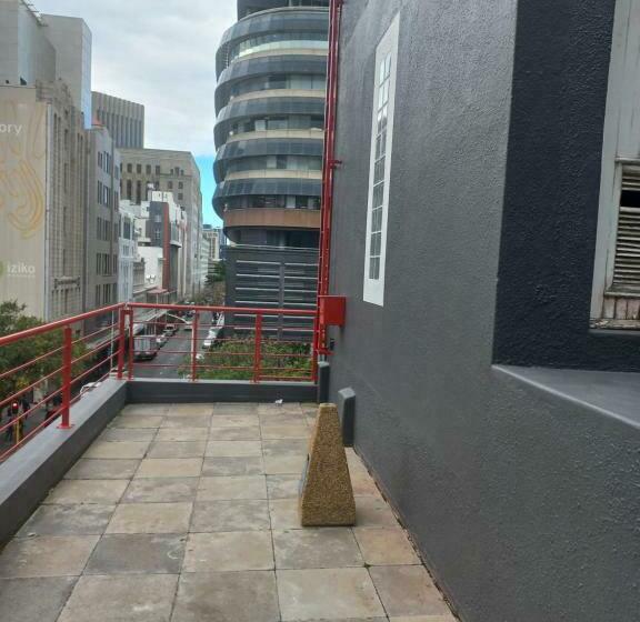 هاستل Home Away On Plein