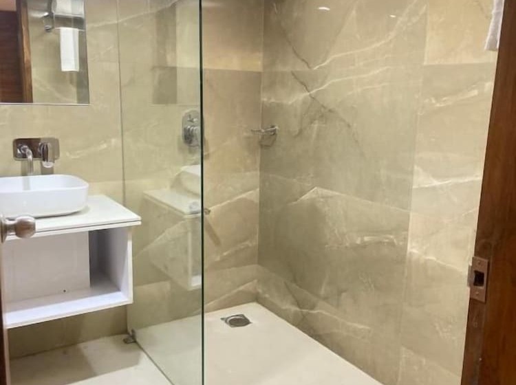 فندق High Rise Regency