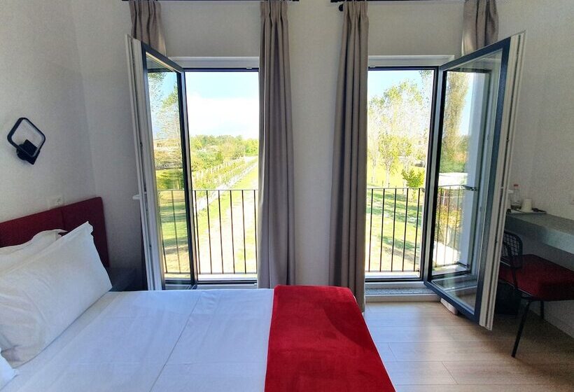 هتل Nerium Garden Inn Tirana Airport