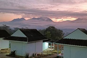 پانسیون Pai Sunrise Camping Resort