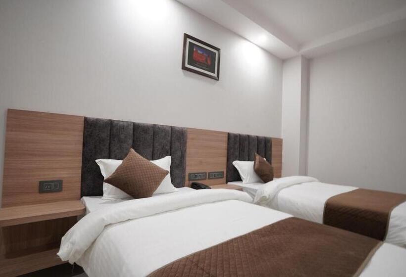 هتل Krishna Inn