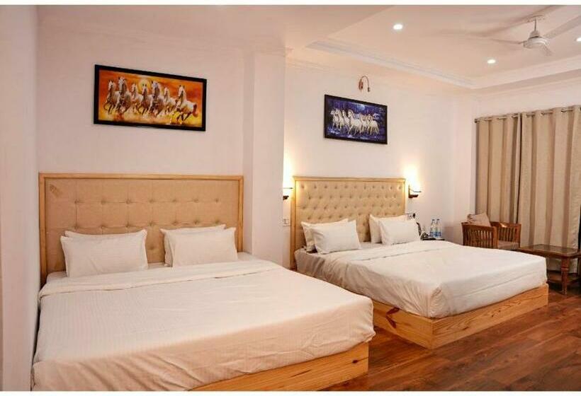 فندق The Jains Resort