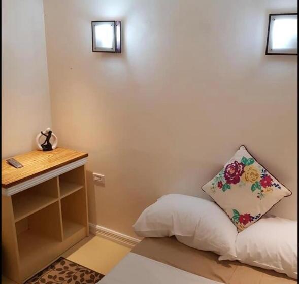 فندق صغير Rj Travellers Inn