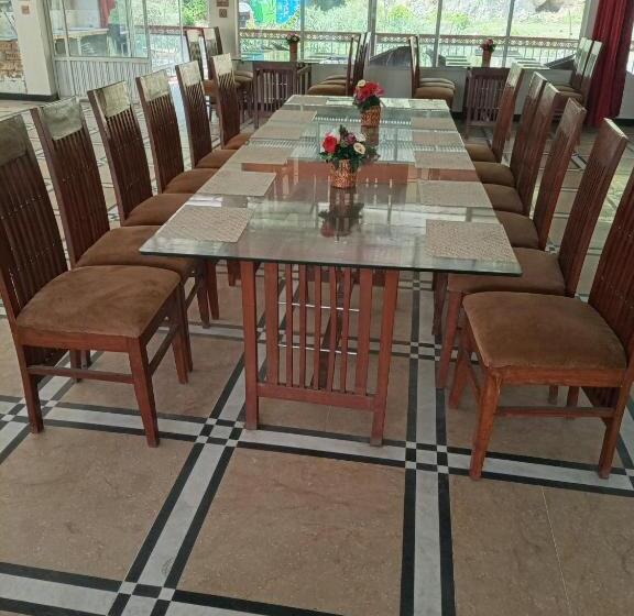 هتل Red Roof & Restaurant
