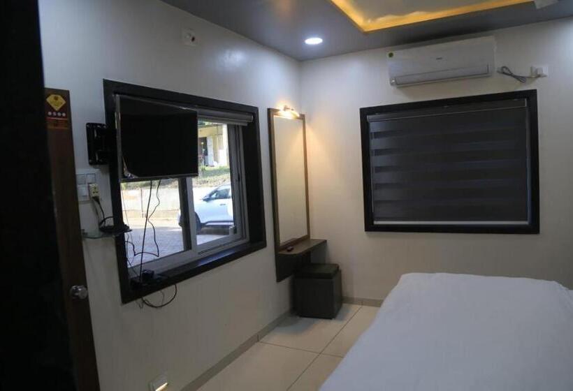 Отель Reva Vihar Rooms