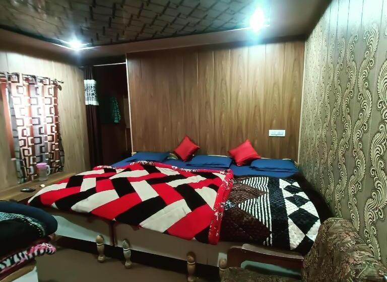 פנסיון Rupali Guest House