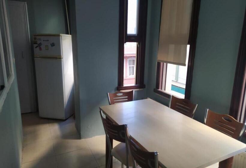 Gaia Art Hostel