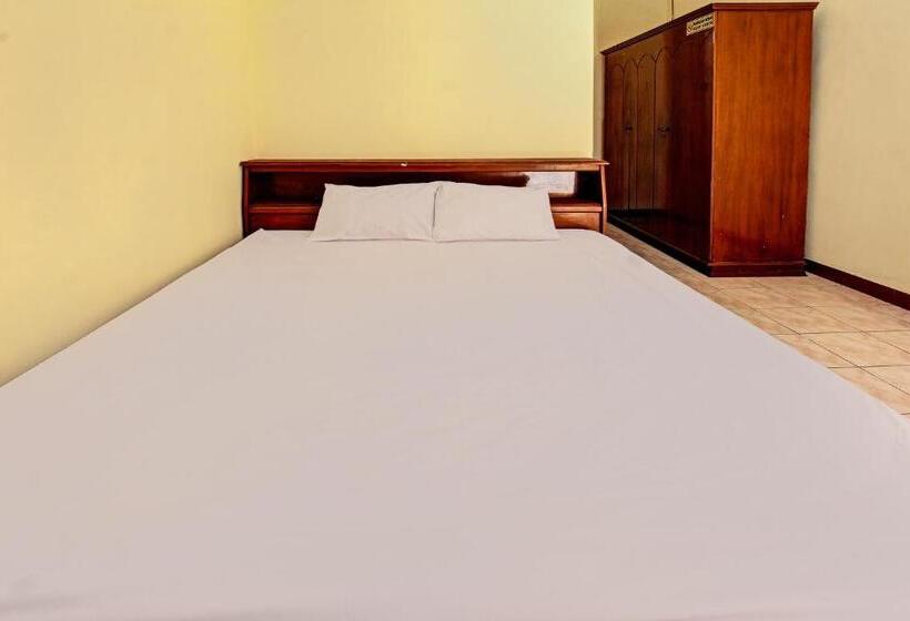 酒店 Oyo 92710 Losmen Tjabe Merah