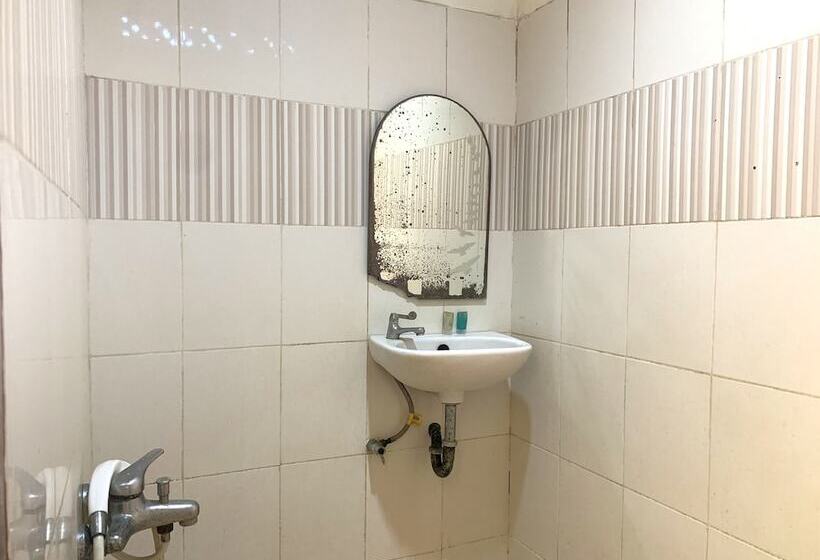 فندق Oyo 92775 Wisma Phinisi Syariah