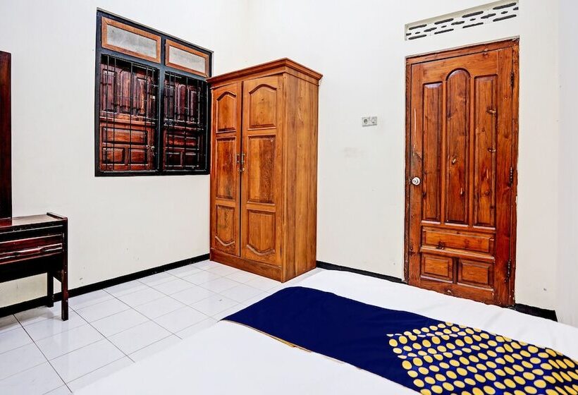 בית מלון כפרי Spot On 92785 Wisma Trubus Syariah