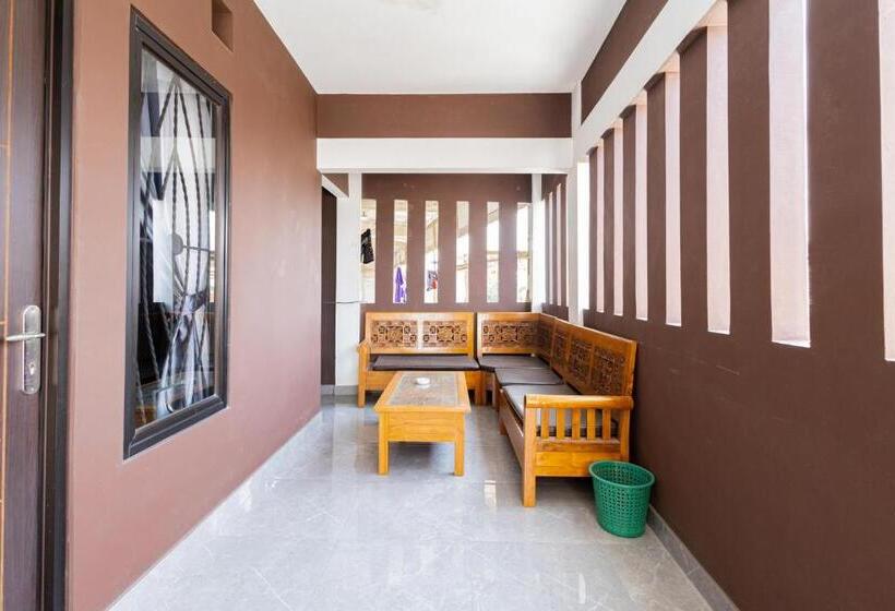 Отель Villa Three King Fm Mitra Reddoorz