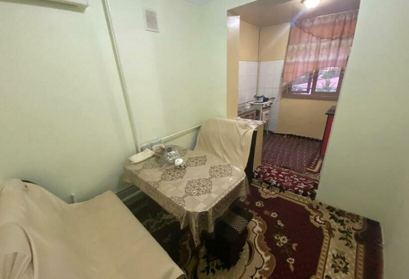 הוסטל Azure Skies Inn
