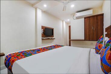Fabhotel V Grand