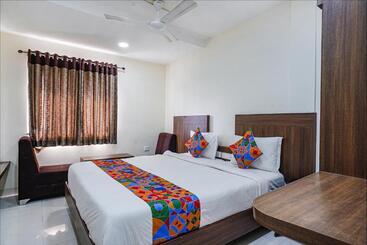 Fabhotel V Grand