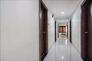 Fabhotel V Grand