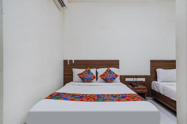 Fabhotel V Grand