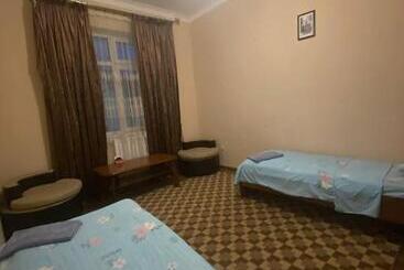 پانسیون Sam Greenhouse Hostel
