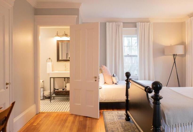 تختخواب و صبحانه Onesixtyfive, The Inn On Park Row